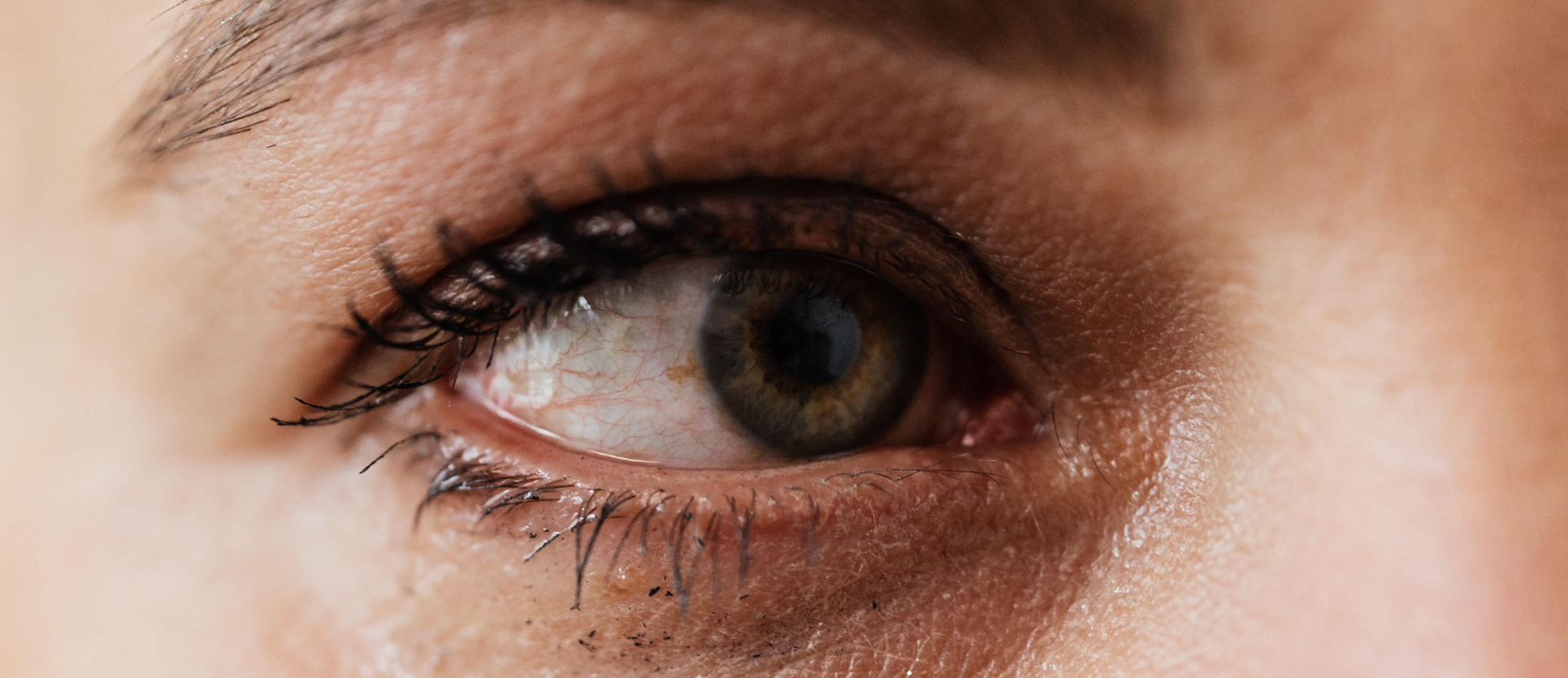 Collyre antiseptique et médicament en ligne pour traiter une infection des  yeux