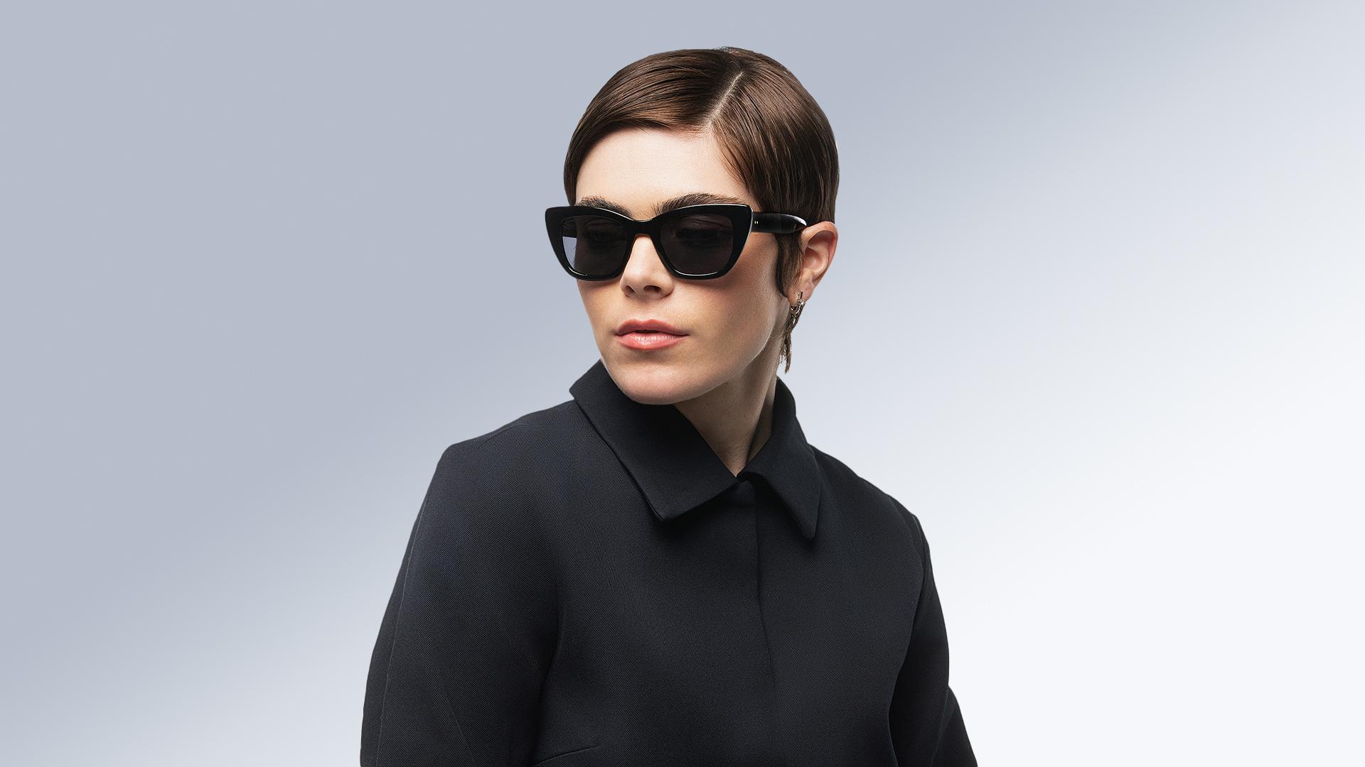 Lunettes de soleil Signature Krys Femme Noir Papillon Skj2523-F Trois-Quart
